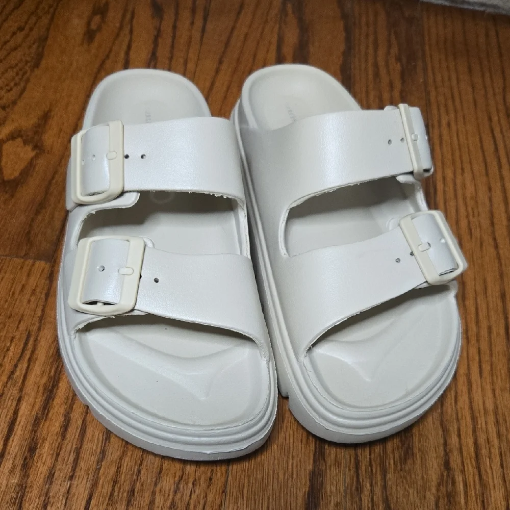 Charles Albert Size 5 Cream Double Buckle Platform Slide Sandals